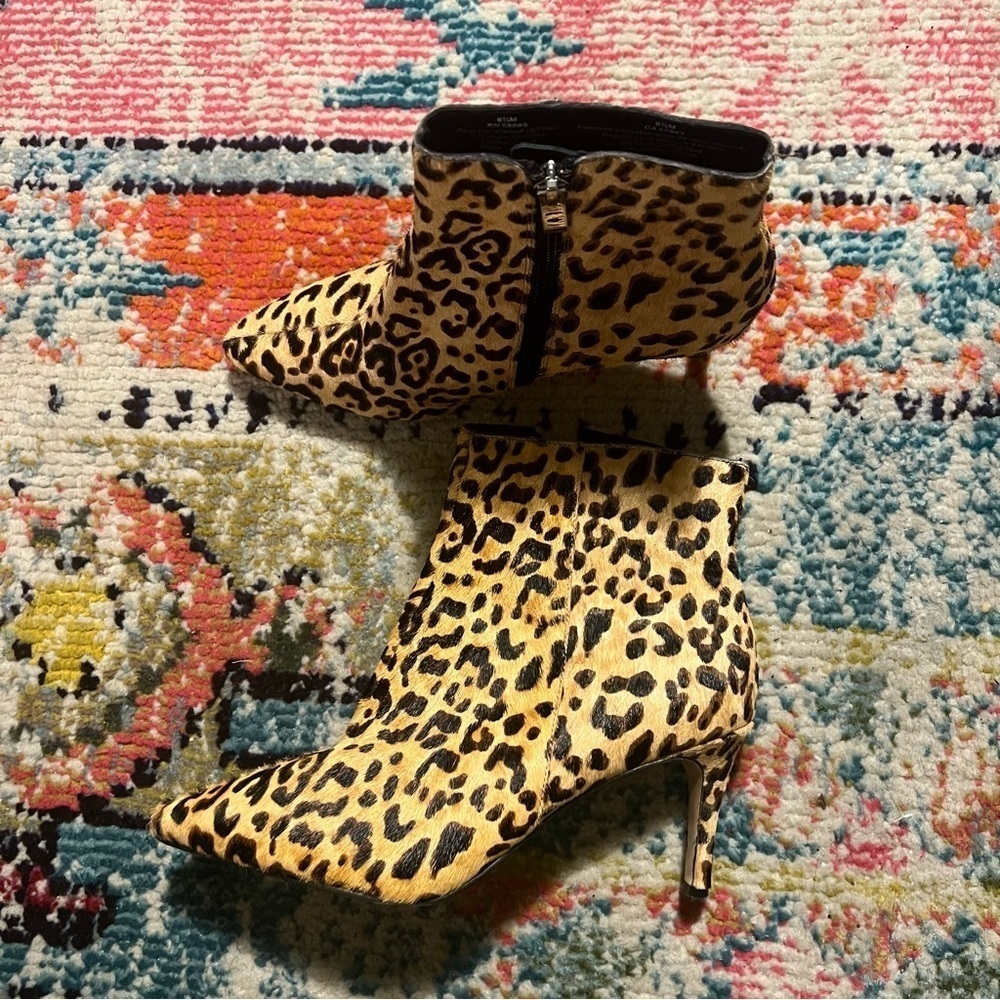 Halogen Ashlee Pointed Toe Ankle Bootie BOOTS Size 6.5 m Calf Hair Leopard HEELS